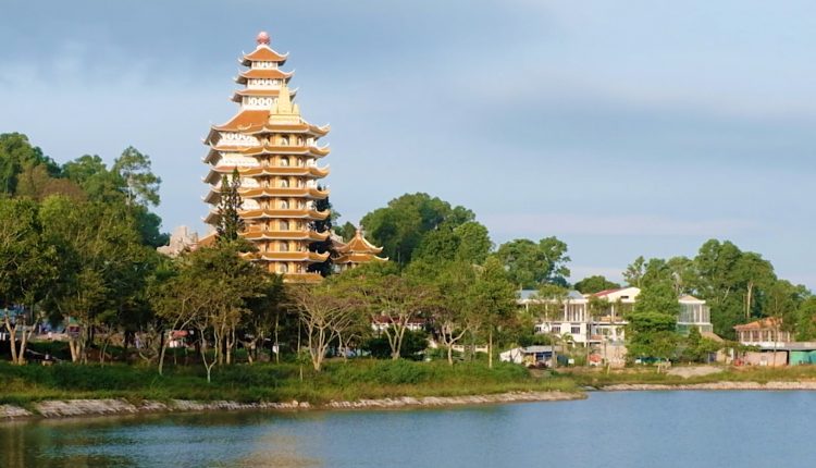 núi cấm 2