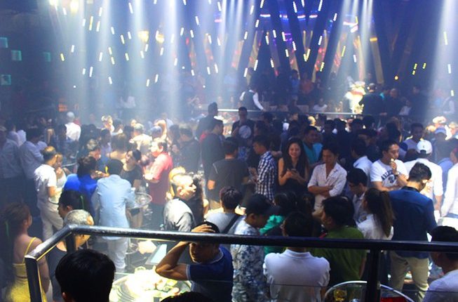 quan1-ngung-bar-vu-truong_phiw