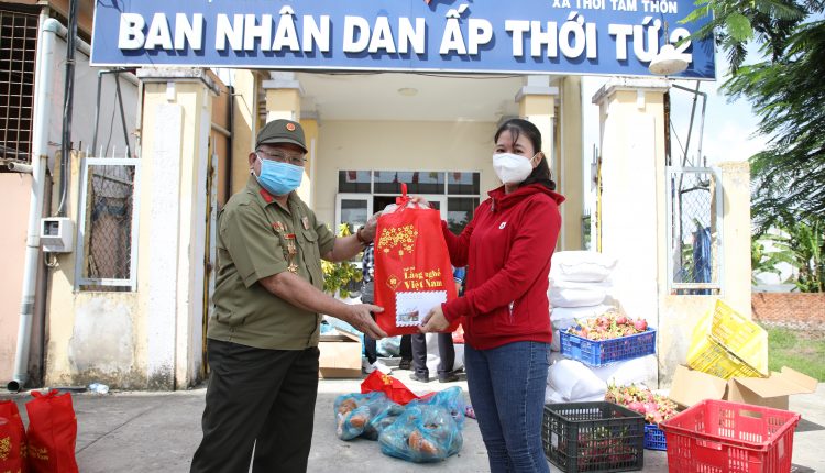 Huong-ung-cung-Tap-chi-Lang-nghe-Viet-Nam-nhom-thien-nguyen-chung-tay-huong-ve-que-huong-tin-viet-today-vn-11
