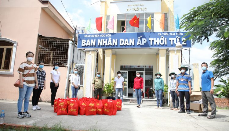 Huong-ung-cung-Tap-chi-Lang-nghe-Viet-Nam-nhom-thien-nguyen-chung-tay-huong-ve-que-huong-tin-viet-today-vn-12