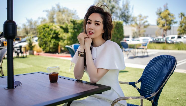 MC-ca-si-Ngoc-Khanh-chung-tay-cung-Tap-chi-Lang-nghe-Viet-Nam-ho-tro-nguoi-dan-tin-viet-today-vn-1