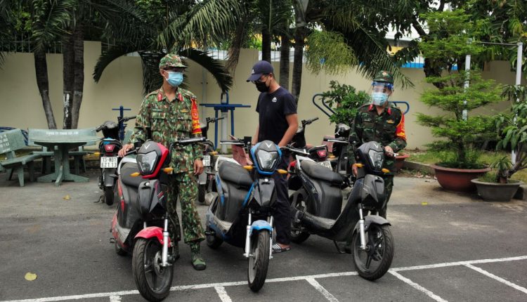 quan-8-quan-doi-“ganh-vac”-nhiem-vu-cham-lo-doi-song-nguoi-dan-day-lui-dai-dich-tin-viet-today-vn-5