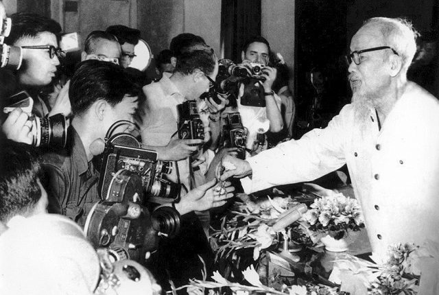 chu_tich_ho_chi_minh_bao_chi