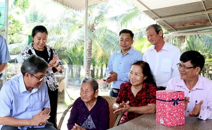 1-lanh-dao-tinh-binh-thuan-chuc-tho-mung-tho-cho-nct-tren-dia-ban20250408165553