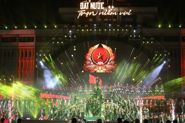 Đặc sắc chương trình nghệ thuật "Đất nước trọn niềm vui"