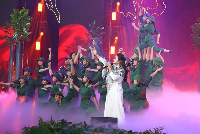 Đặc sắc, xúc động Chương trình giao lưu chính luận nghệ thuật “Nguồn lực để Chiến thắng”