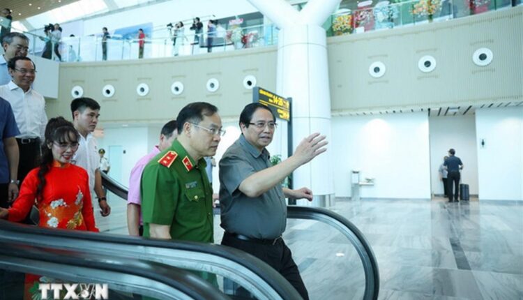 thu-tuong-pham-minh-chinh-tham-cong-trinh-nha-ga-T3-cang-hang-khong-quoc-te-tan-son-nhat-2