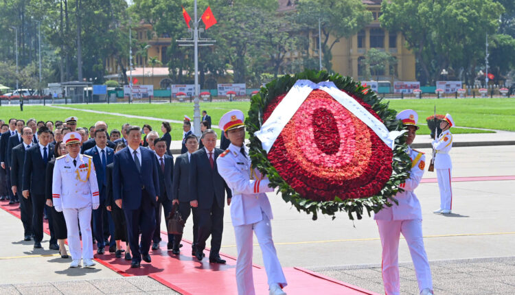 tong-bi-thu-to-lam-va-chu-tich-nuoc-tong-bi-thu-tap-can-binh-vieng-lang-chu-tich-ho-chi-minh
