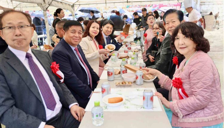doan-dai-bieu-thuong-thuc-am-thuc