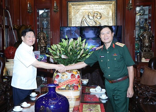 dai-tuong-nguyen-tan-cuong-tri-an-cac-dong-chi-nguyen-lanh-dao-dang-nha-nuoc-quan-doi (18)