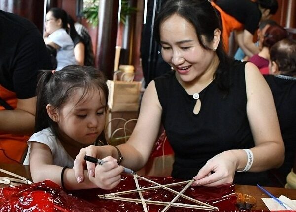 nghe-truyen-thong-khong-bi-lang-quen-nguoi-tre-dang-giu-gin-theo-cach-khac-3