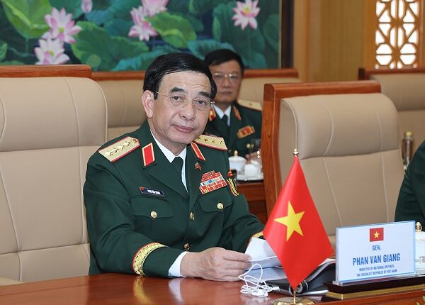dai-tuong-phan-van-giang-chu-tri-le-don-hoi-dam-bo-truong-bo-quoc-phong-a-dec-bai-gian (4)