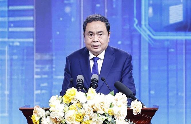 chu-tich-quoc-hoi-tran-thanh-man-du-le-trao-giai-nhan-tai-dat-viet-nam-2025-1