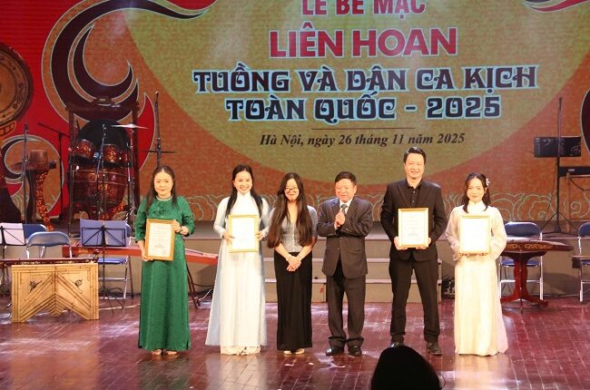 be-mac-lien-hoan-tuong-va-dan-ca-kich-toan-quoc-2025 (5)