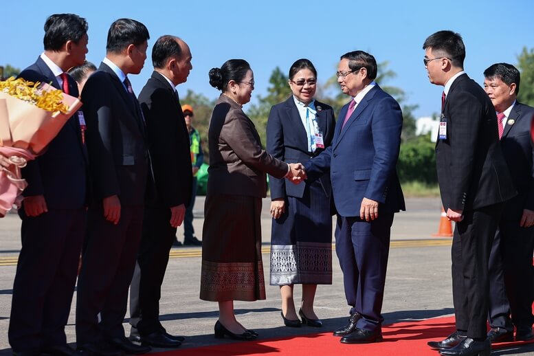 Thủ tướng Phạm Minh Chính tới Thủ đô Vientiane, bắt đầu chuyến công tác tại Lào