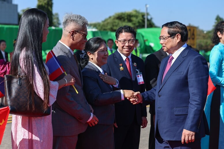 Thủ tướng Phạm Minh Chính tới Thủ đô Vientiane, bắt đầu chuyến công tác tại Lào