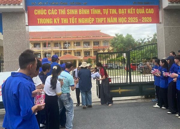 am-ap-tinh-phu-huynh-noi-cong-truong-ly-thanh-tong-thanh-pho-hai-phong3