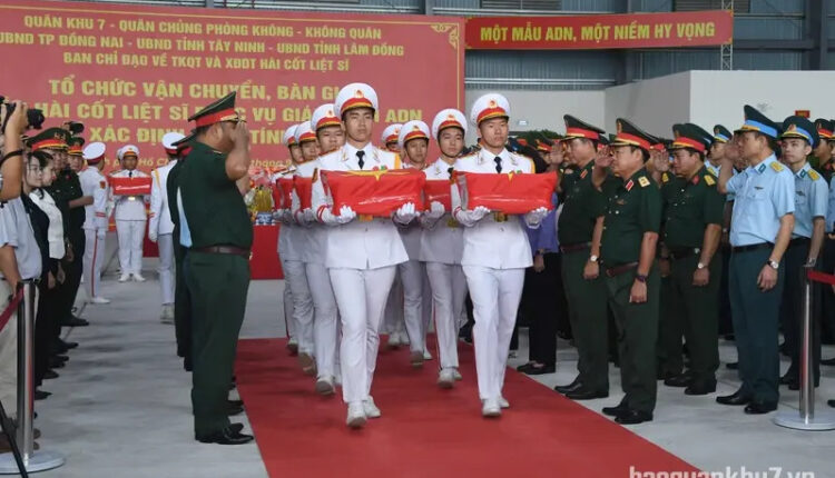 quan-khu-7-phoi-hop-van-chuyen-ban-giao-13563-mau-hai-cot-liet-si-phuc-vu-giam-dinh-adn6